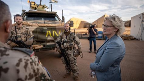 Bundeswehreinsatz In Mali Lambrechts Rote Linie Tagesschau De