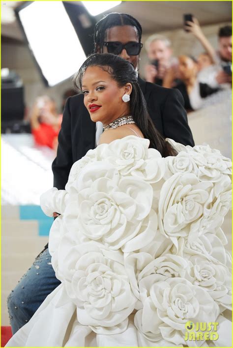 Rihanna Makes a Statement in White Florals Alongside A$AP Rocky at Met ...