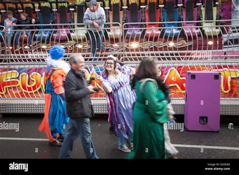 Pantomima para adultos fotografías e imágenes de alta resolución Alamy