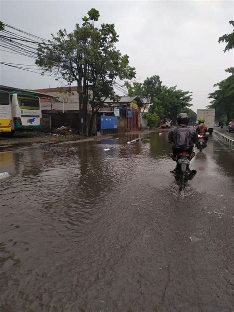 Hujan Deras Kawasan Gedebage Bandung Banjir Kumparan