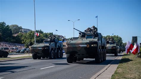 Rosomaki dla Ukrainy Amerykanie potwierdzają liczby Defence24