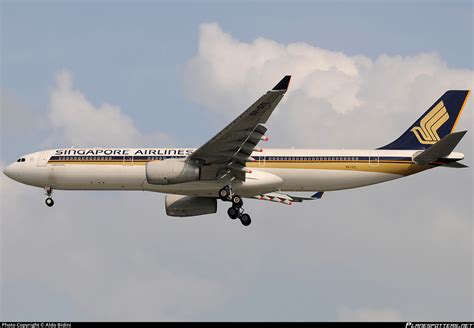 V Stl Singapore Airlines Airbus A Photo By Aldo Bidini Id