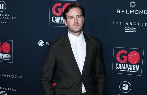 Armie Hammer Est Tentando Se Preparar Para Lan Amento De Nova S Rie