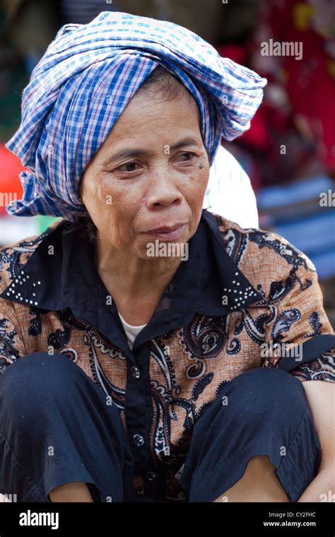 Market Woman In Phnom Penh Cambodia Stock Photo Alamy