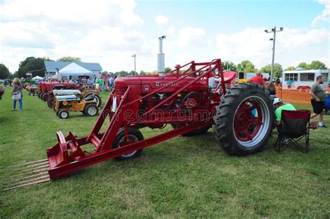 Farmall C Red Antique Farming Tractor Editorial Image Image Of Super