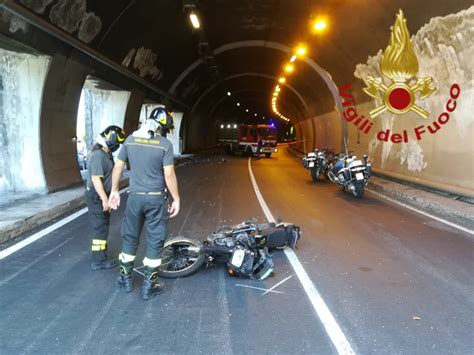 Brienno Incidente In Galleria Motociclista In Fin Di Vita Al Sant