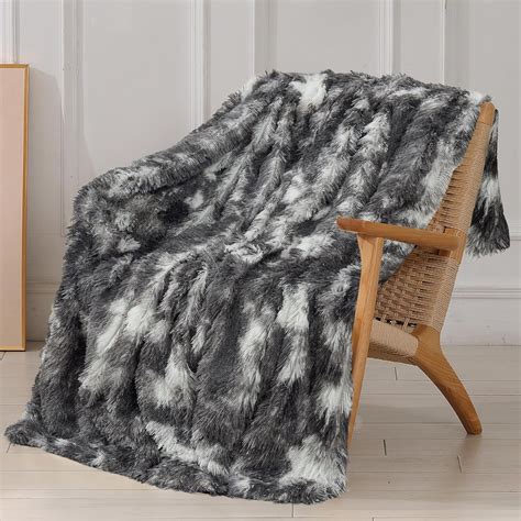 Amazon Tuddrom Decorative Extra Soft Fuzzy Faux Fur Throw Blanket