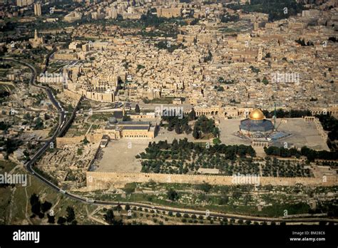 Jerusalem Old City, an aerial view of Temple Mount Stock Photo - Alamy