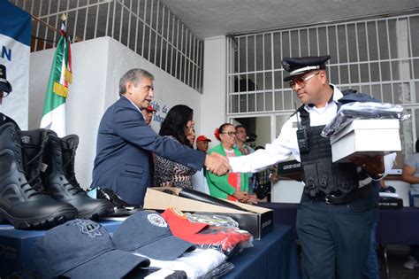 B Cumplen Jos Luis Uri Stegui Y Cabildo Con La Entrega De