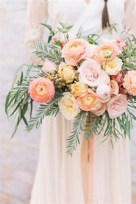 Dip Dye Wedding Ideas in Ombré Peach and Coral Ranunculus wedding