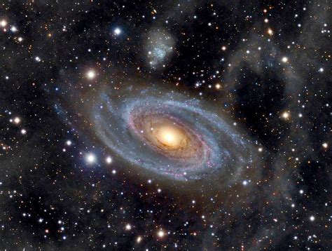 Messier 81 Bode Galaksisi Kozmik Anafor