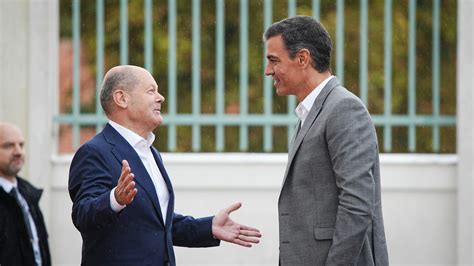 Sánchez y Scholz presiden la XXV cumbre hispano alemana en plena crisis