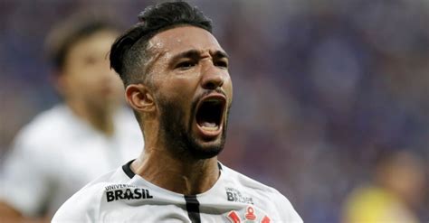 Clayson Do Corinthians Acusado De Agredir Policial Esportes