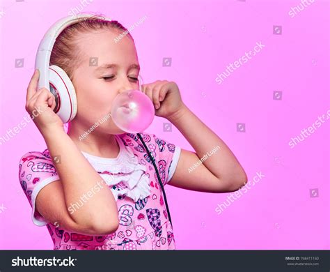 Chewing Gum Kids 4112 รายการ ภาพ ภาพสต็อกและเวกเตอร์ Shutterstock