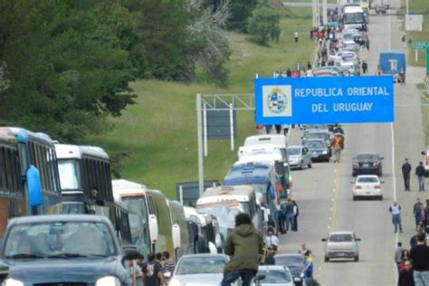 Uruguayos Cruzan La Frontera Para Cargar Combustible En Argentina La