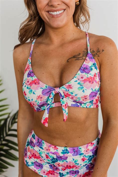 10 Hot Sexy Kimberlee Ferri Bikini Pics