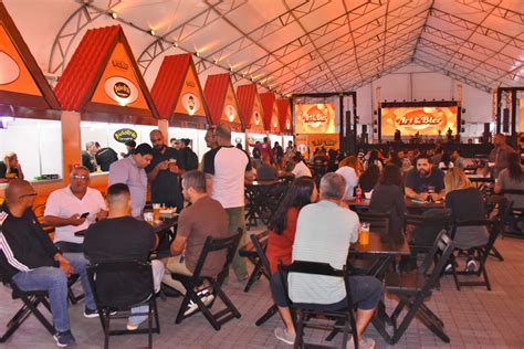 Primeiro dia do festival Art Bier atrai cervejeiros em Maricá