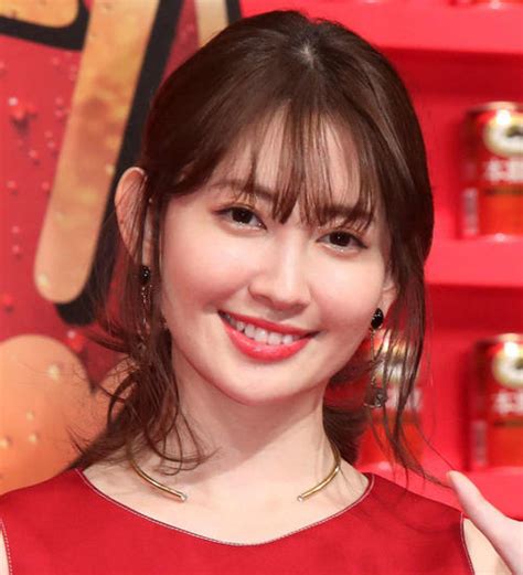 小嶋陽菜が妖艶ランジェリー姿で谷間チラリにx興奮「スタイル抜群」「朝から鼻血ブー」 芸能 日刊スポーツ