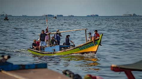 Afternoon In Cilincing Fisherman Village Jakarta Stock Photo - Download Image Now - Bay of Water ...