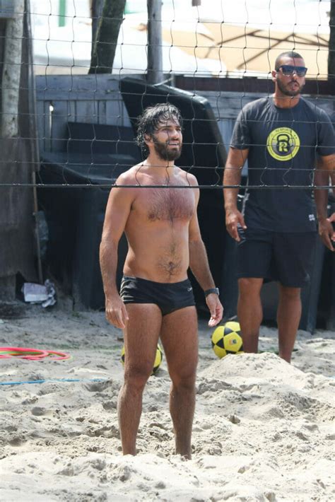 De Sunga Hugo Moura Curte Dia De Praia No Rio De Jane