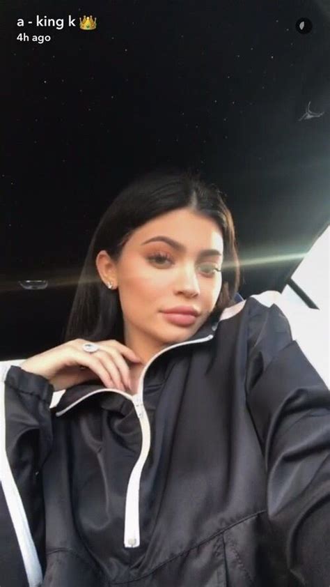 Share 155 Kylie Jenner Selfie Poses Latest Nanoginkgobilobavn