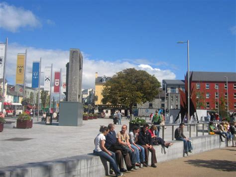 Eyre Square Galway Shops Restaurants Bars And History Of Eyre Square