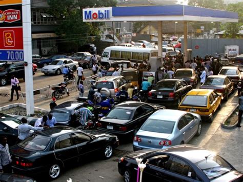 Fuel Crisis Worsens In Abuja As Queues Remain At Petrol Stations