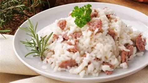 Arroz Com Calabresa Simples Prático E Muito Gostoso Faça Assim Tudo De Receitas