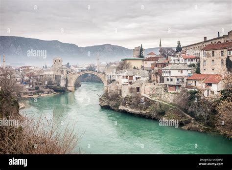 Stari Most Alte Br Cke In Der Altstadt Von Mostar Bosnien Und