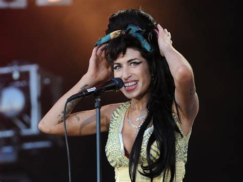 Amy Winehouses Hairdresser Initially Created Signature Beehive ‘as A Joke The Independent