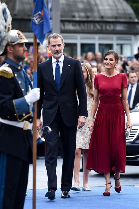 Letizia Di Spagna Tutti I Look Sfoggiati Dalla Sovrana Ai Premi