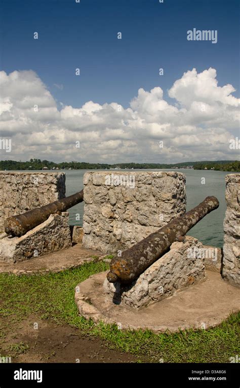 Guatemala Rio Dulce Castillo De San Felipe De Lara Aka Castillo De