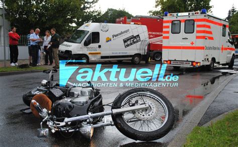 Tödlicher Unfall Motorradfahrer Stürzt In Kurve Und Prallt Gegen Kleintransporter 7aktuell De