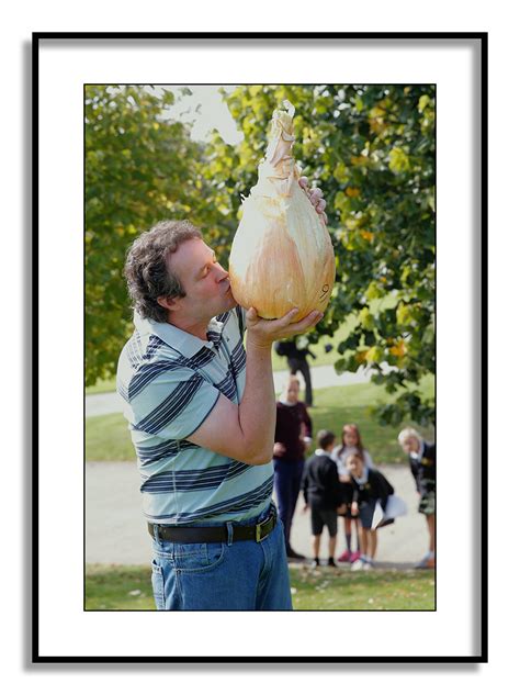 Uk Backyard Farmer Breaks Guinness World Records For The Heaviest Onion