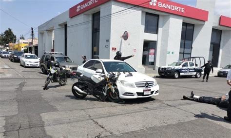 Motociclista Se Lesiona Al Chocar Contra Un Mercedes En La Avenida