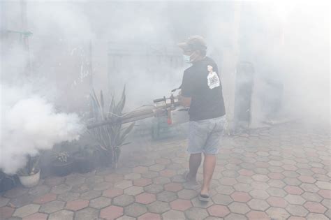 Ajak Warga Peduli Lingkungan Gardu Ganjar Adakan Fogging Dan Kerja