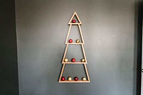 Wall-Mounted Christmas Tree Display | Kreg Tool