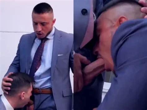 Gay submisso senta gostoso no pau do chefe no escritório Porno Carioca Videos Porno Amador