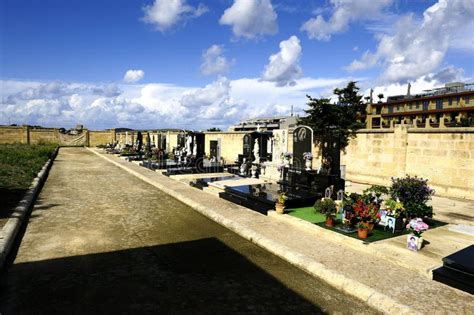 O Cemit Rio Do Santu Rio Nacional De Nossa Senhora De Mellieha Imagem