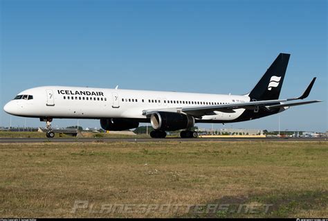 TF LLL Icelandair Boeing 757 256 WL Photo by Samuel Rößler ID