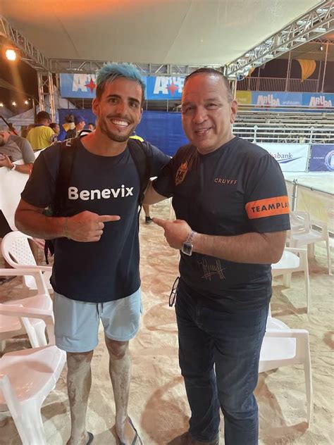 Minister Di Deporte Ta Felicita Aksel Samardzic Ganado Di Aruba Beach