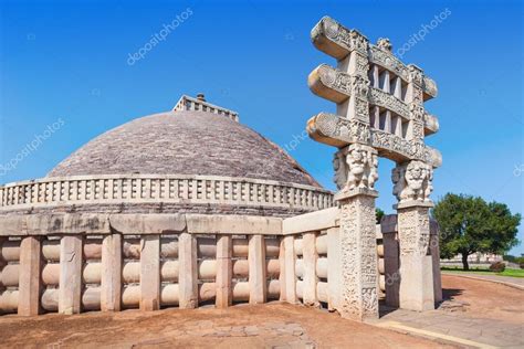 Sanchi Stupa, India — Stock Photo © saiko3p #102312244