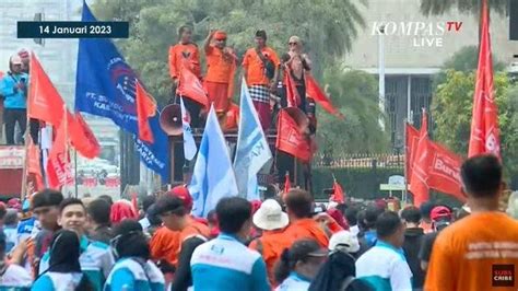 Demo Buruh Tolak Perppu Cipta Kerja Massa Padati Kawasan Patung Kuda