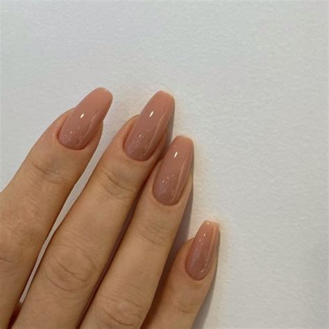 Lisa Kon Nude Rubber Base Coat Beige Voilà Beauty