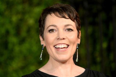 Netflixs The Crown See Olivia Colman As Queen Elizabeth Ii Lupon