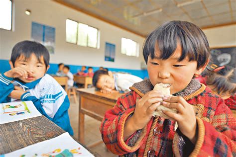 扶貧路上的中國西北角系列報道之二：貧困之殤（下）子女求學 全家負債 香港文匯報