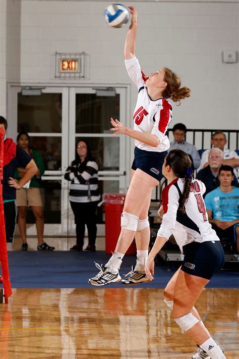 Volleyball faces tough competition at home | UIC today