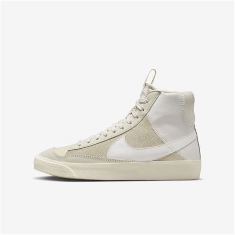 Gi Y Nike Blazer Mid D Dq Summit White H Ng X Ch Tay