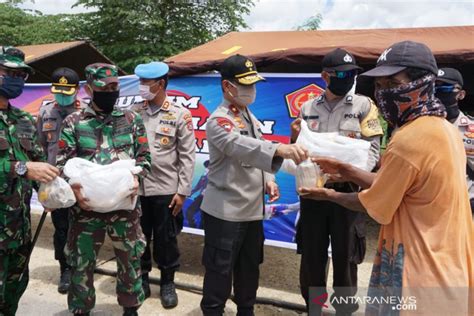 Peduli Dampak Covid Polri Dan Tni Buka Dapur Umum Bagi Kaum Rentan