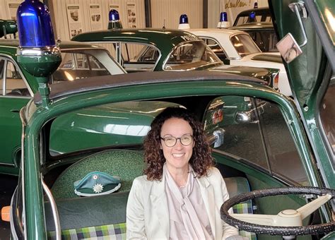 Ministerin Angela Dorn Zu Besuch Im Polizeioldtimer Museum Polizei